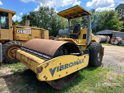 Vibromax VM106D Smooth Drum Compactor