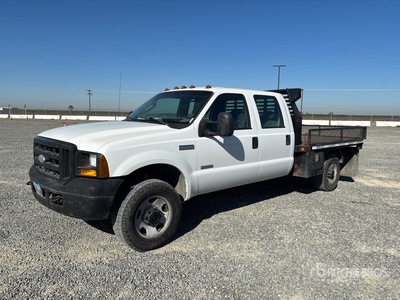 2006 Ford F-350 4x4 Crew Cab Flatbed Truck