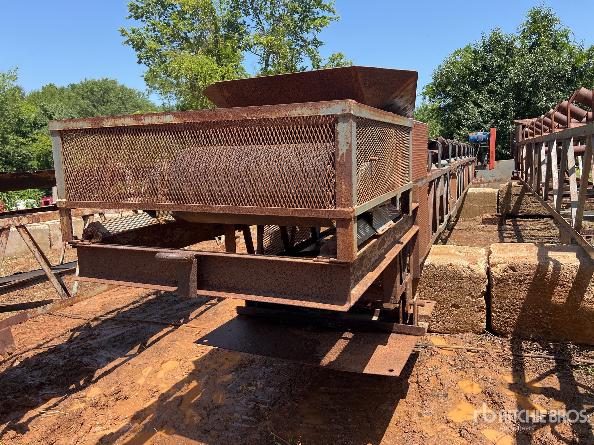 2015 IronCity 30 in x 40 ft Portable Radial Stacking Conveyor