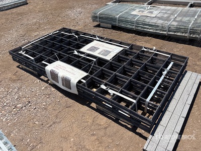 Quantity of (50) 36 in x 72 in Galvanized Steel Garden Mesh その他 - 店舗 & 倉庫