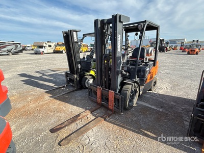 Doosan G25N-7 4600 lb Pneumatic Tire Forklift
