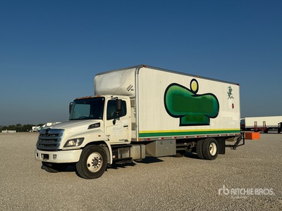 2015 Hino 268 4x2 Gesloten vrachtwagen