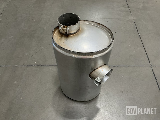(16) International 3832151C1 Exhaust Mufflers