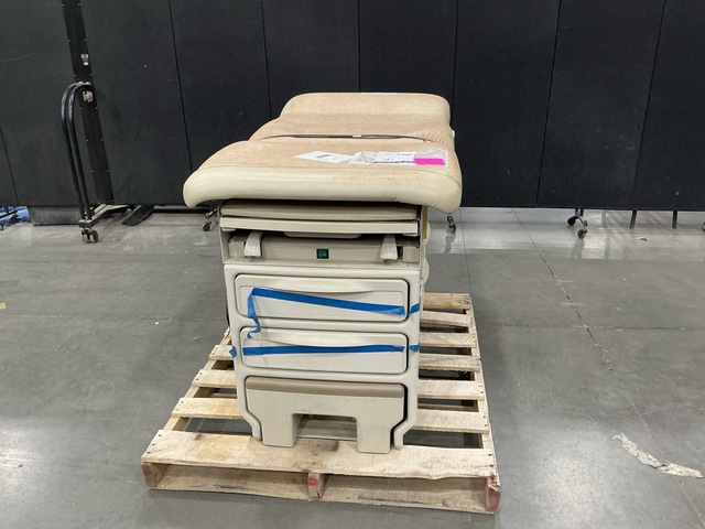 Midmark 204 Examination Table
