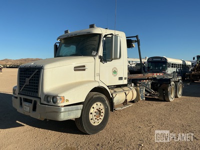2009 Volvo VHD 6x4 Roll-Off Truck