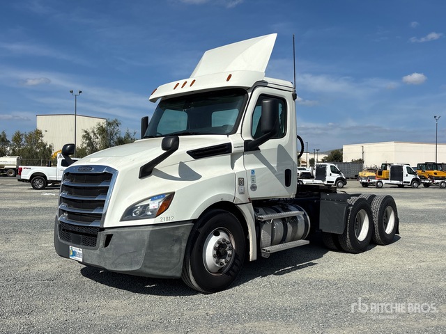 2019 Freightliner Cascadia 126 6x4 T/A Day Cab Truck Tractor