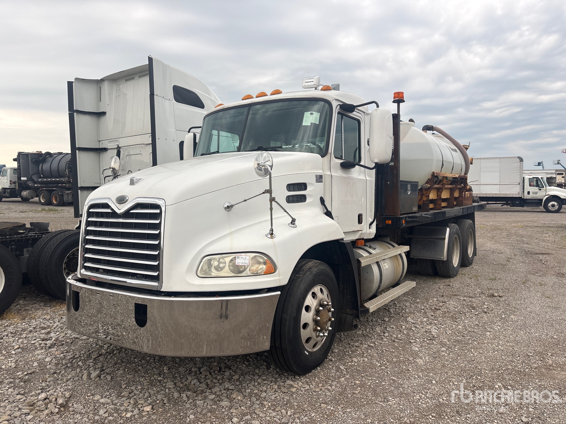 2000 Mack CX613 Flatbed Truck