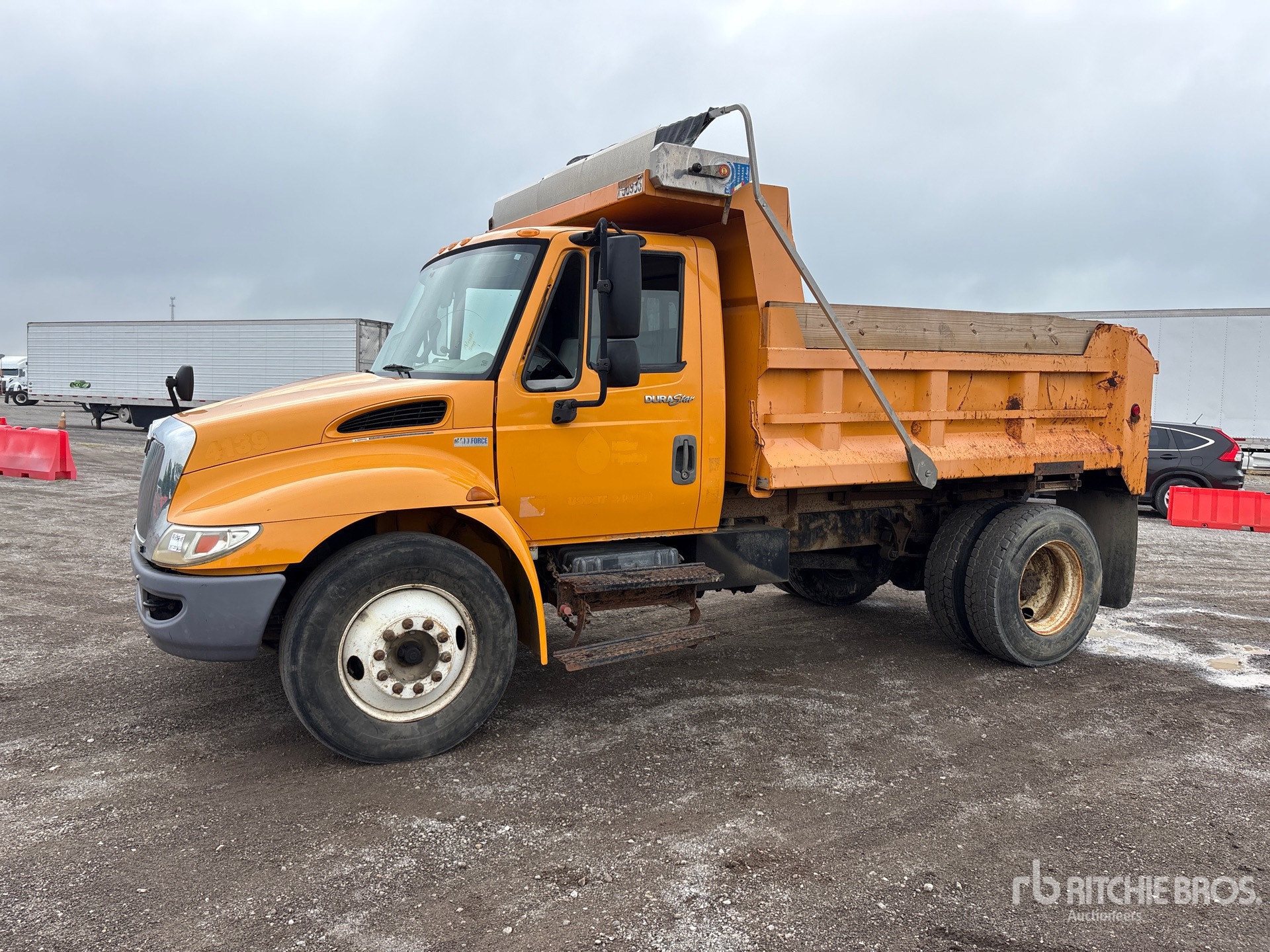 2013 International 4300 4x2 S/A Dump Truck