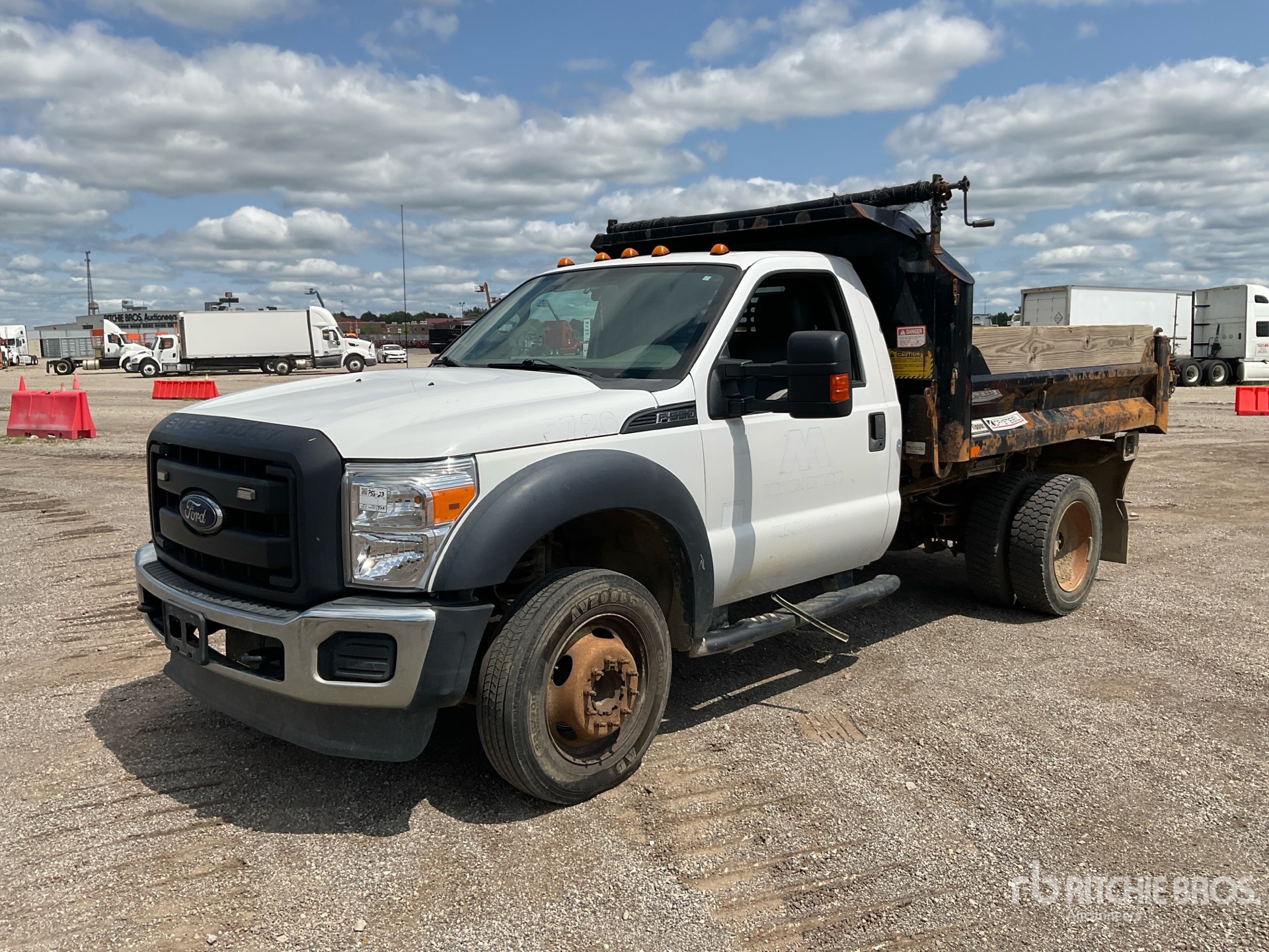 2016 Ford F-550 XL 4x2 Dump Truck (Inoperable)