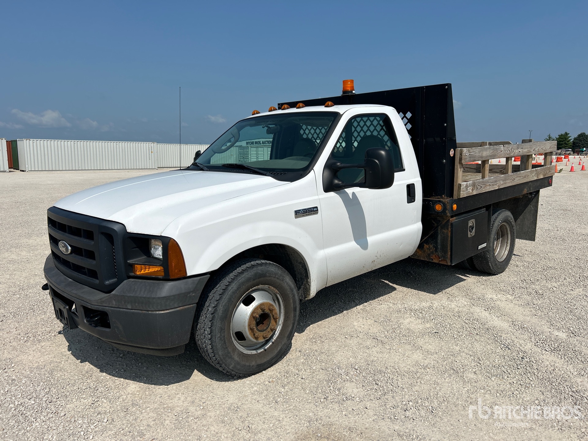 2006 Ford F-350 XL 4x2 Flatbed Truck