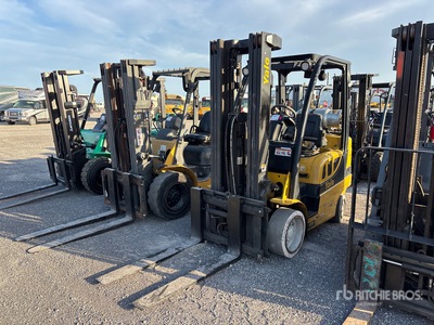2015 Yale GLC060VXNLSE088 6000 lb Cushion Tire Forklift