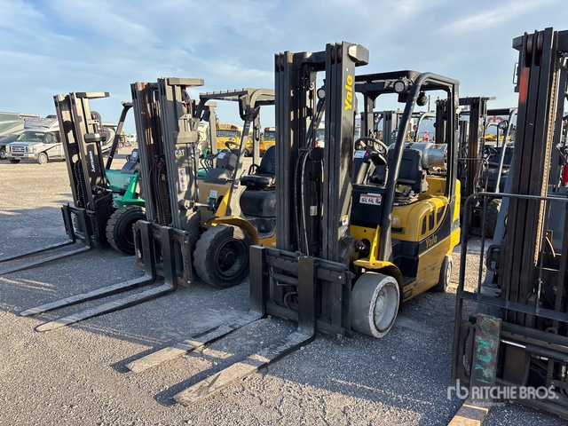 2015 Yale GLC060VXNLSE088 6000 lb Cushion Tire Forklift