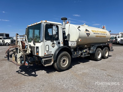 2006 Mack MR600 6x4 Camion à eau