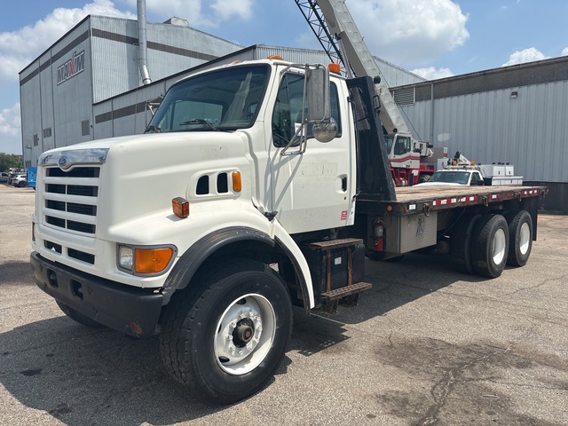 1998 Ford LT8501 6x4 Flatbed Truck