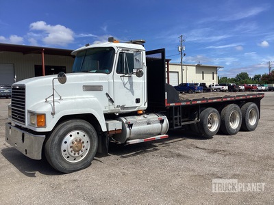 1998 Mack CH613 8x4 Camion à Plateau