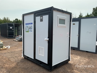 6 ft 7 in x 4 ft 3 in 1 Person Skid-Mounted Toilettes portatives (Unused)