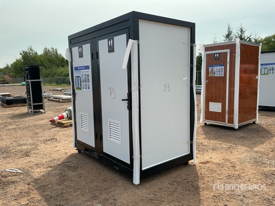 3 ft 2 in x 4 ft 2 Person Double Toilettes portatives