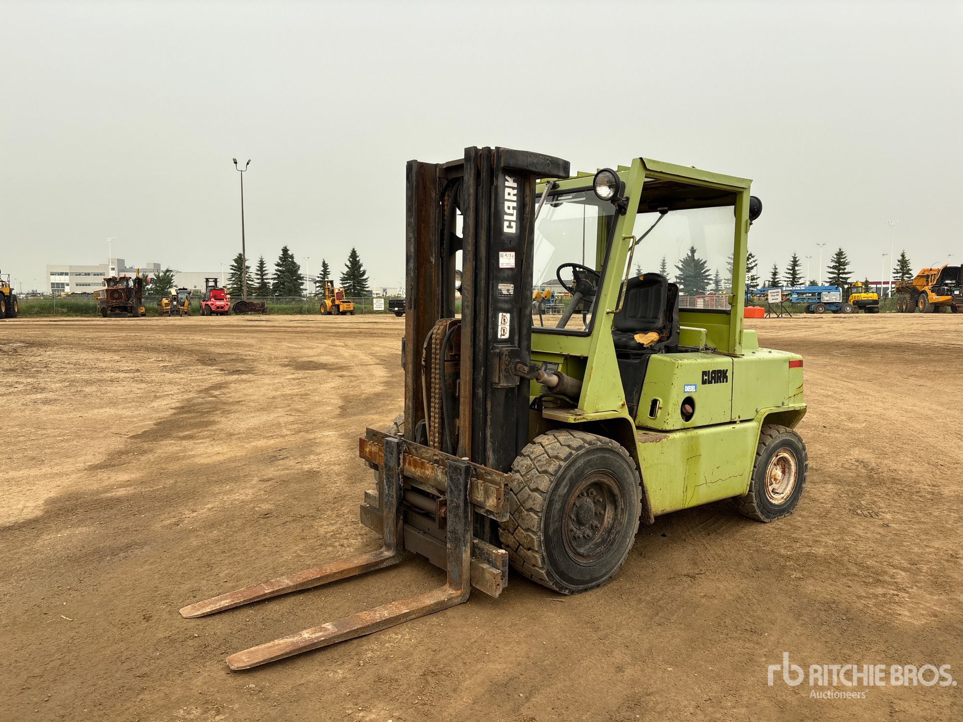 1986 Clark C500 9100 lb Pneumatic Tire Forklift