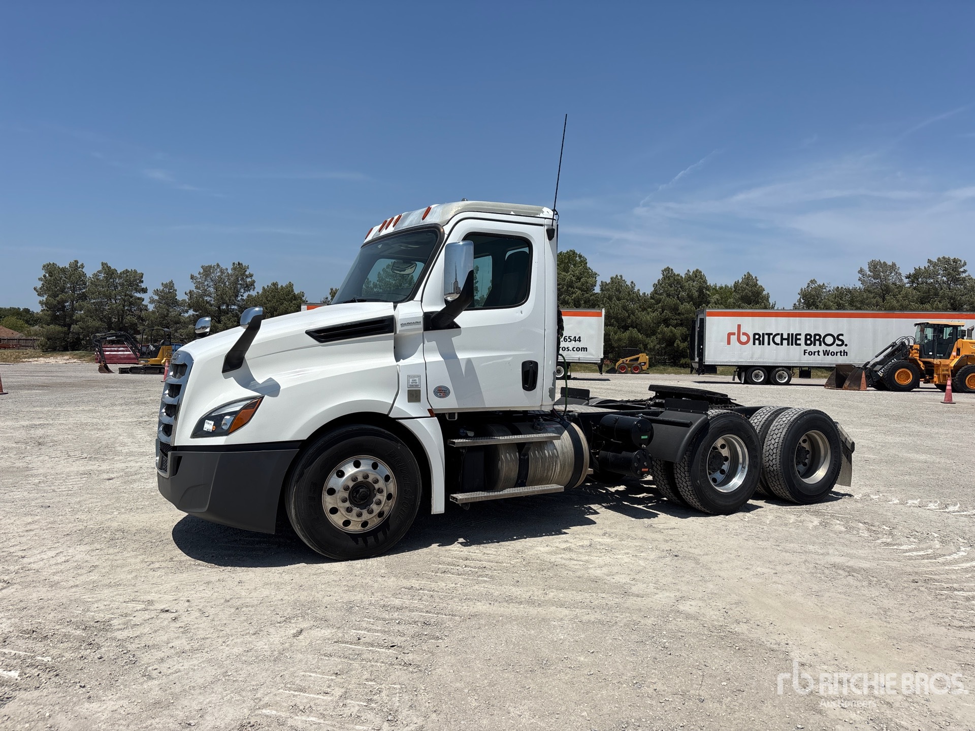 2019 Freightliner Cascadia 126 6x4 T/A Day Cab Truck Tractor
