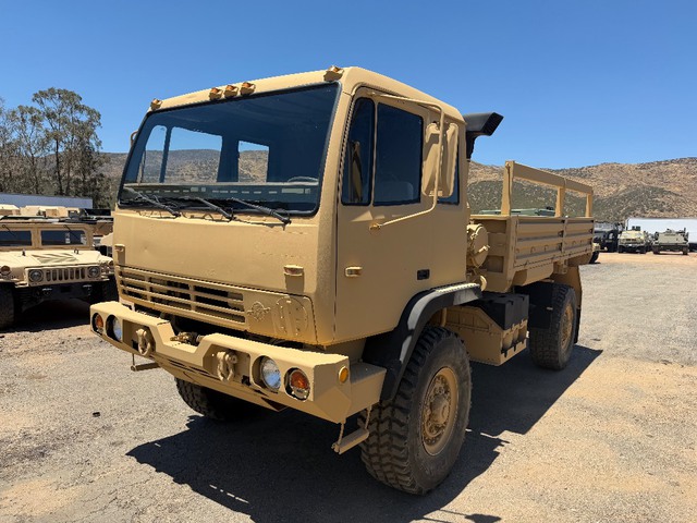 1995 Stewart & Stevenson M1078 LMTV 4x4 Cargo Truck 1995 Stewart & Stevenson M1078 LMTV 4x4 Cargo Truck