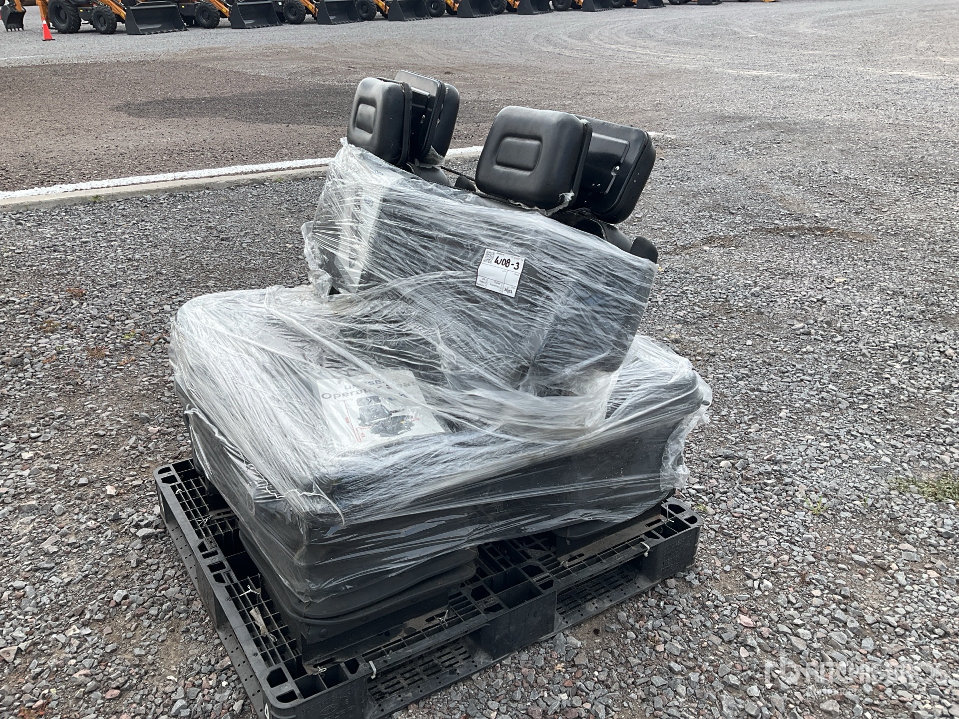 Quantity of (4) 2023 TB355 Asientos para Operador (Sin Usar) / Operator Seats (Unused)