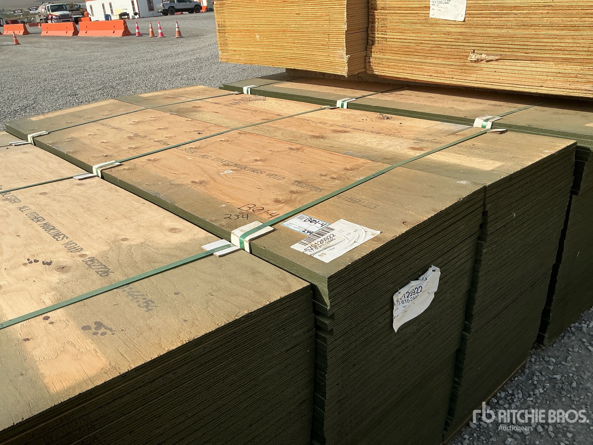 Quantity of (100) 3/4" 2x8 MDO G1S With Smooth Overlay 1 Side Douglas Fir 7 Ply No Stamp Formply Plywood (Unused)