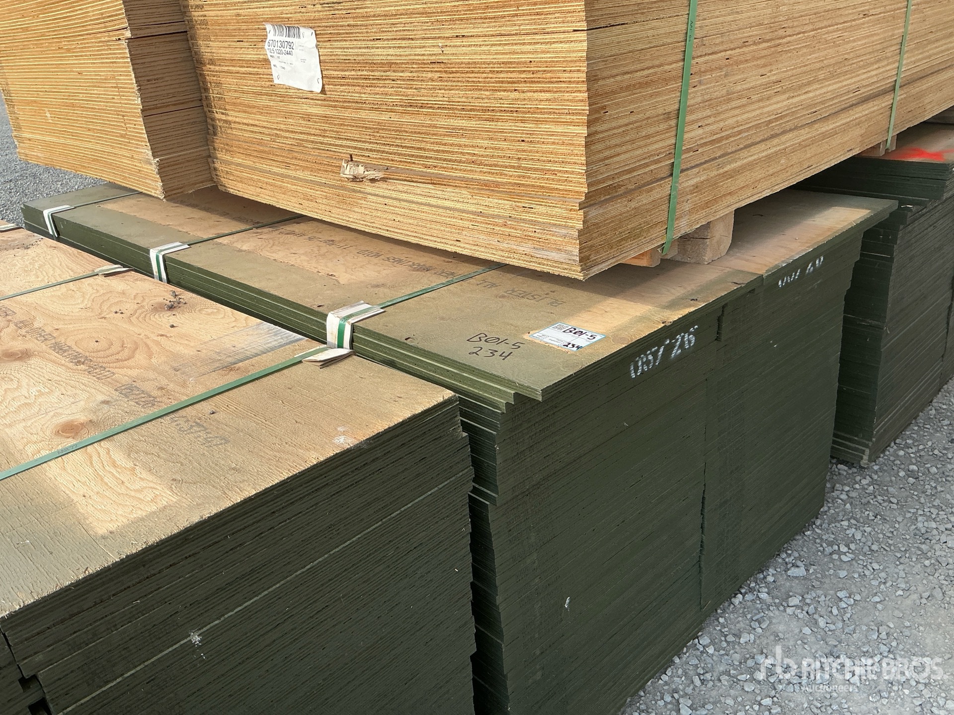 Quantity of (100) 3/4" 2x8 MDO G1S With Smooth Overlay 1 Side Douglas Fir 7 Ply No Stamp Formply Plywood (Unused)
