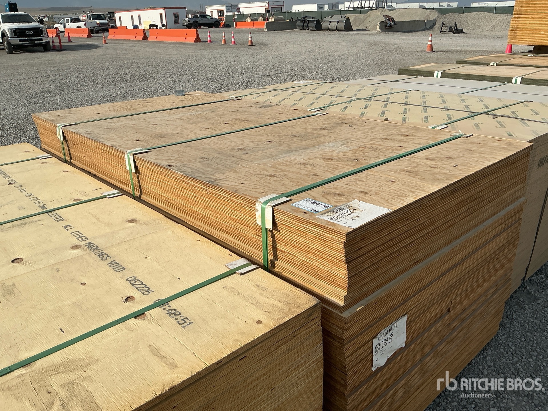 Quantity of (40) 7/8" 4x8 MDO G1S with Smooth Overlay 1 Side Douglas Fir 9 Ply No Stamp Formply Plywood (Unused)