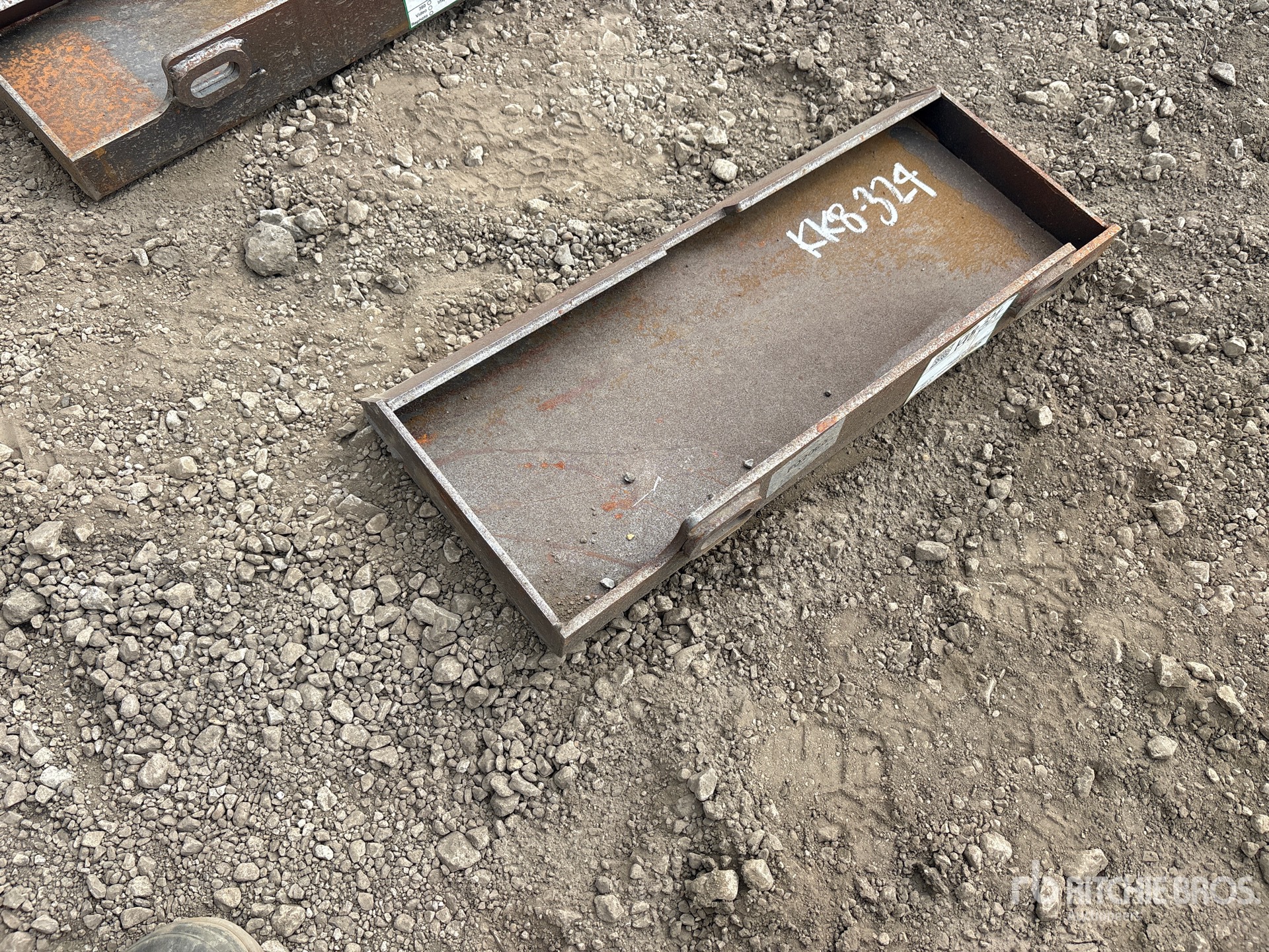 2026 GIYI 24 in Skid Steer Attachment Mounting Plate (Unused)