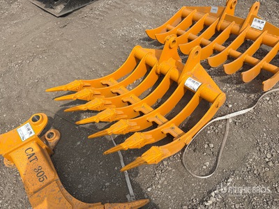 2026 GIYI 32 in Excavator Rake - Fits Cat 305 (Unused)