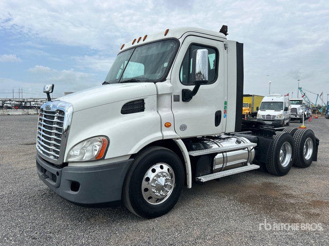 1FUJGBD42GLHN3543 Freightliner Cascadia 113 Photo 1