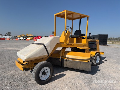2005 Lay-Mor 8C Barredora / Self-Propelled Broom
