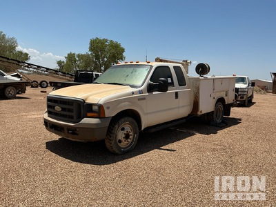 2005 Ford F-350 XL 4x4 Extended Cab Camion de servicios