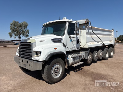 2016 Freightliner 114SD 12x4 T/A Camión dumper
