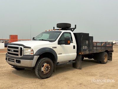 2007 Ford F-550 XLT 4x4 Camion à Plateau