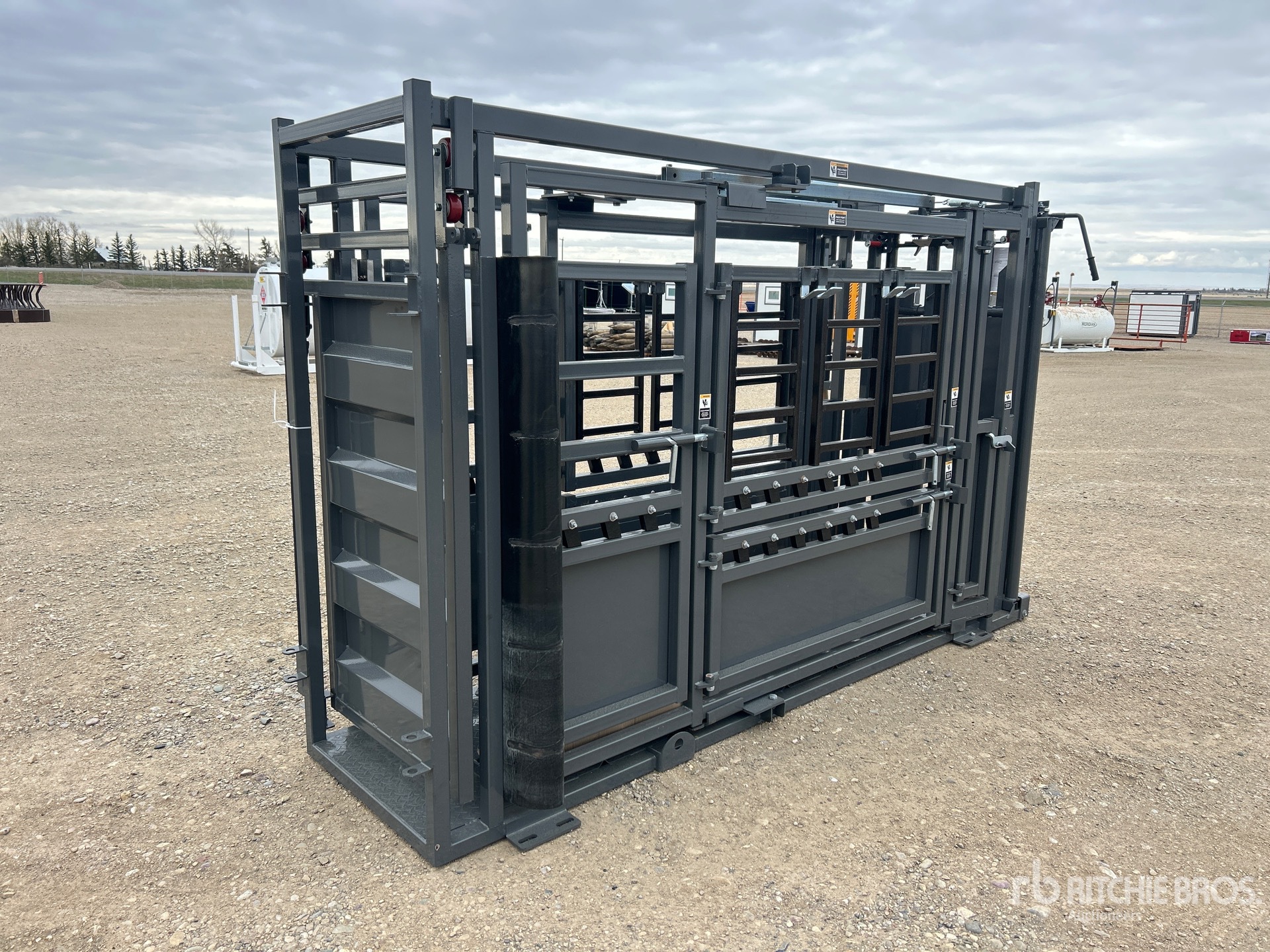 2026 BYT CC003 12 ft 6 in Deluxe Cattle Squeeze Chute (Unused)