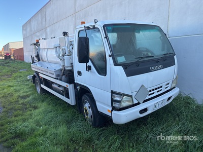 2006 Isuzu NQR Vacuum Tanker Truck