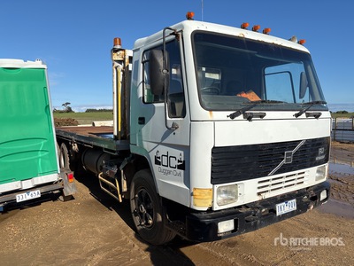 1990 Volvo FL7 Flatbed Truck