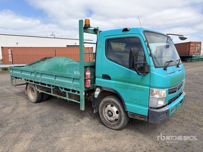 2019 Mitsubishi Fuso Canter 7/800 4x2 Flatbed Truck