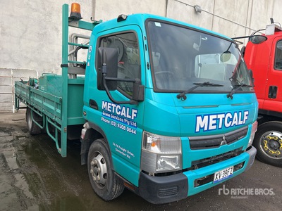2019 Mitsubishi Fuso Canter 7/800 4x2 平台トラック