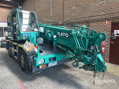 2010 Kato MR-130R 13 ton 4x4x4 City Crane