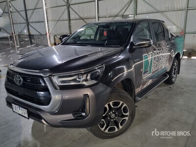 2023 Toyota Hilux SR5 4x4 Dual Cab Pickup