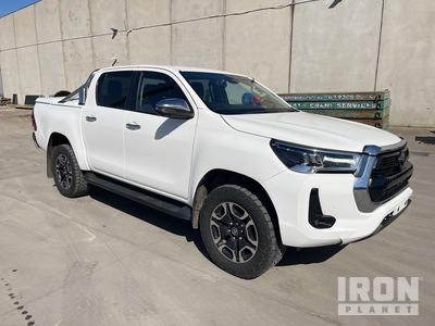 2023 Toyota Hilux SR5 4x4 Dual Cab Pickup