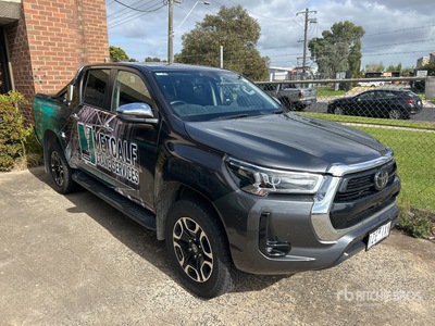 2023 Toyota Hilux SR5 4x4 Dual Cab Pickup