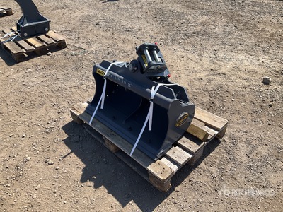 Strickland 900 mm Tilting Excavator Bucket - Fits Kubota KX15 (Unused)