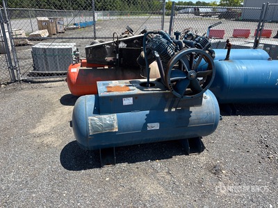 Quantity of (4) 2 air compressors and 2 spare tanks Luchtcompressor