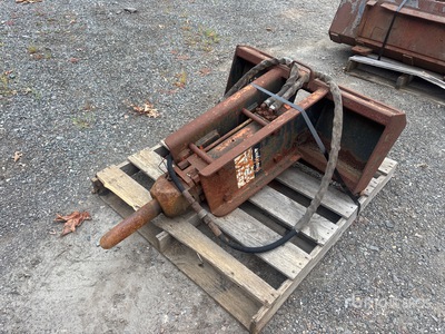 Toyota 3000 18 in Q/C Skid Steer Breaker