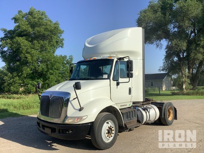 2017 International 8600 4x2 S/A Day Cab Truck Tractor