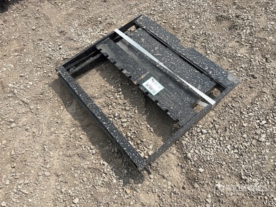 2026 GIYI GY-XHC 29 in Mini Skid Steer Forks (Unused)