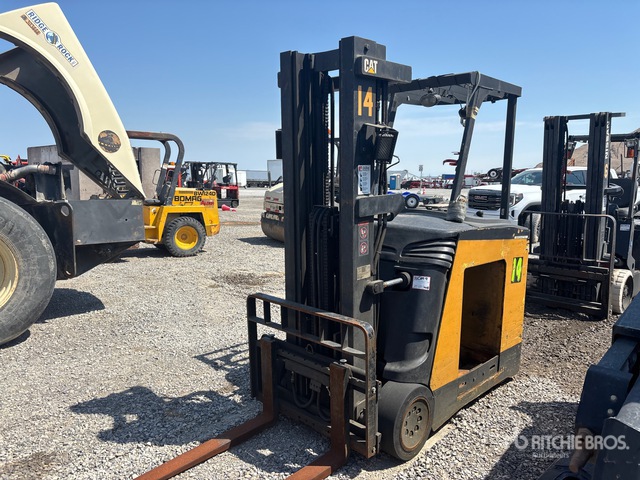Cat EC25KS-C50TT 5000 lb Electric Forklift (Inoperable)